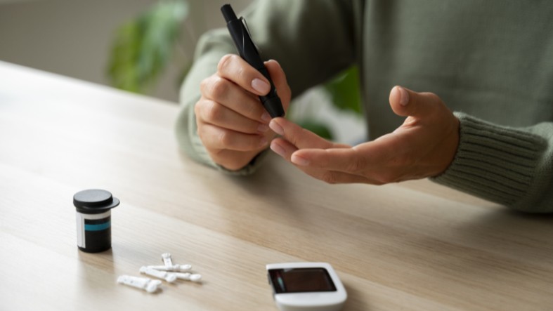 Diabetik balí si lieky a pomôcky na cestu